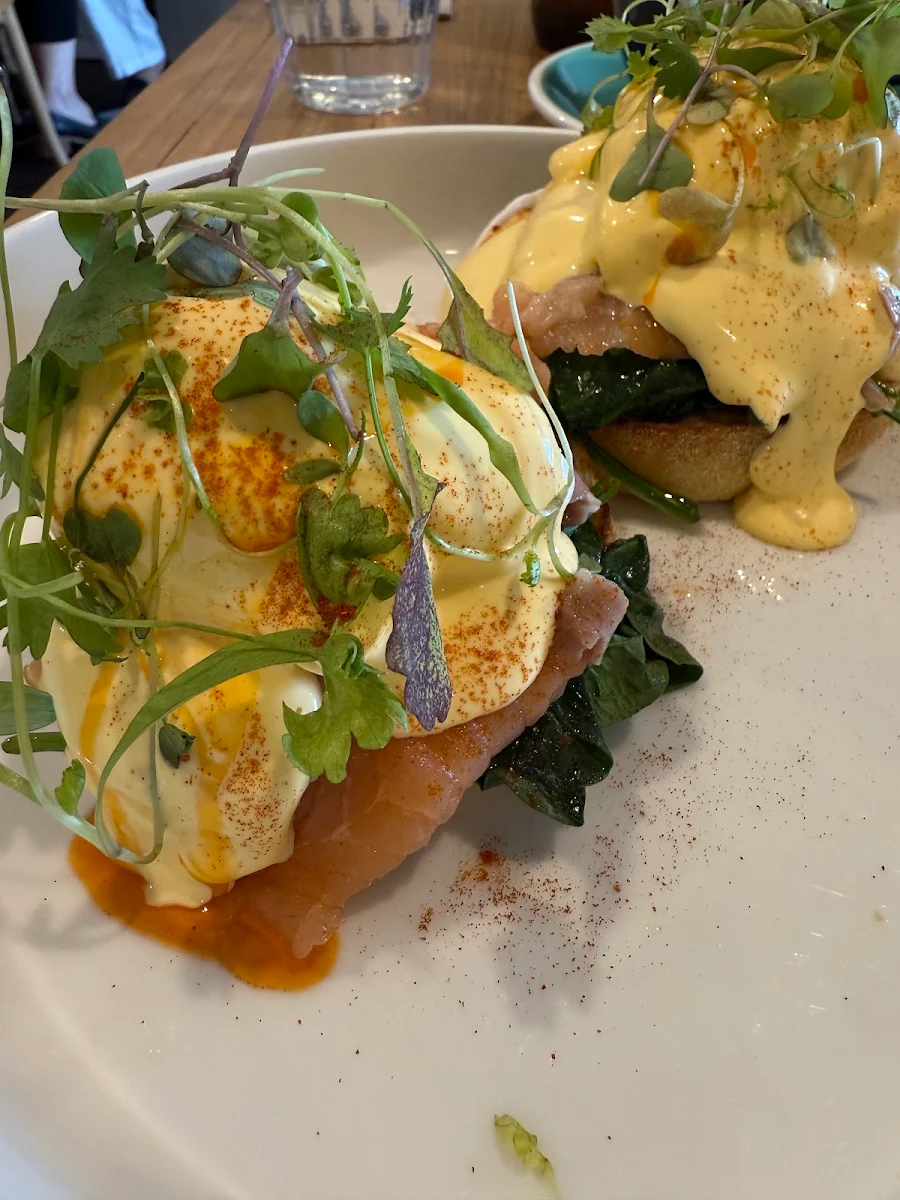 Eggs Benedict, Bezirk Cafe