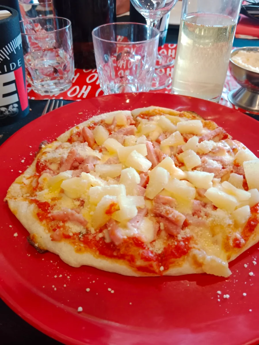 Ham and Pineapple, That's Amore Pizzeria Ristorante