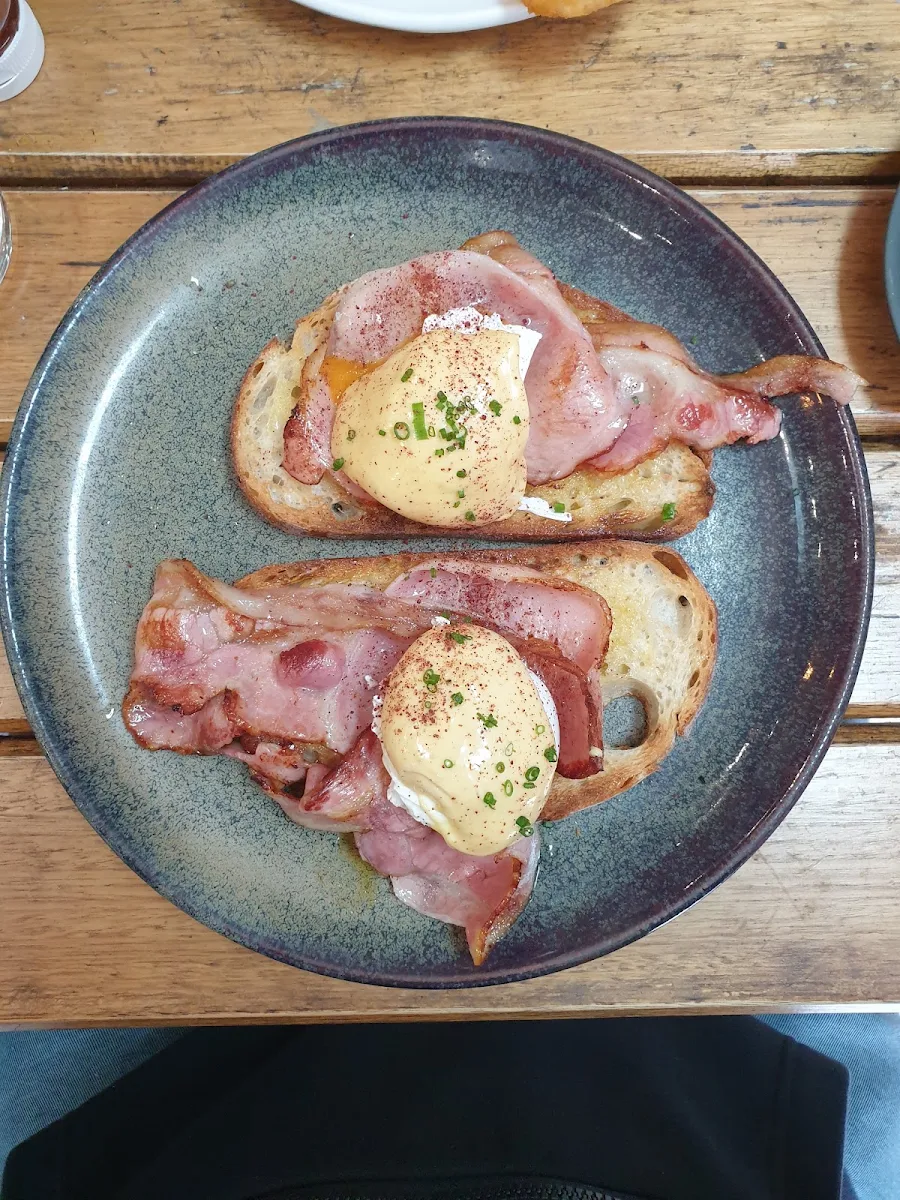 Eggs Benjamin, High St Depot