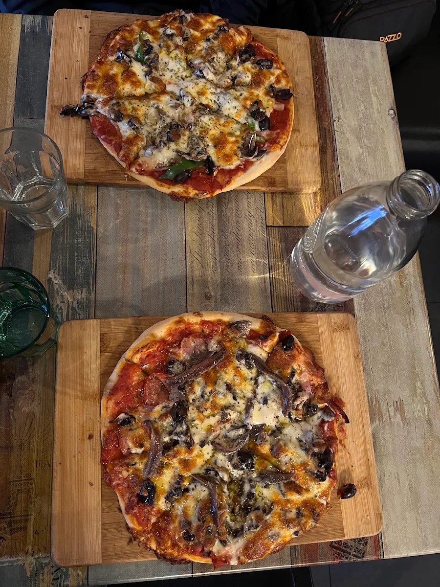 Pizzas, Bombay Rocks