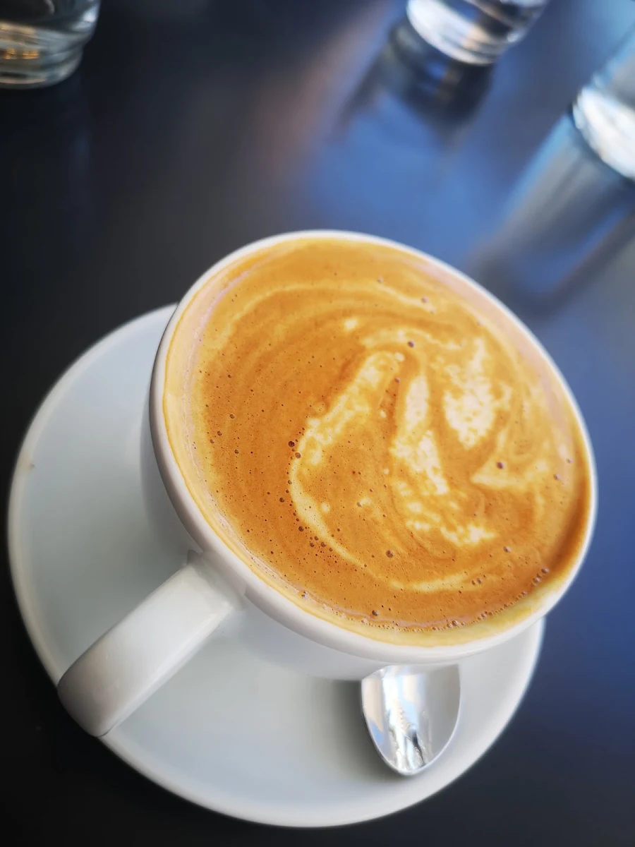 Latte Macchiato, Harrys Bondi