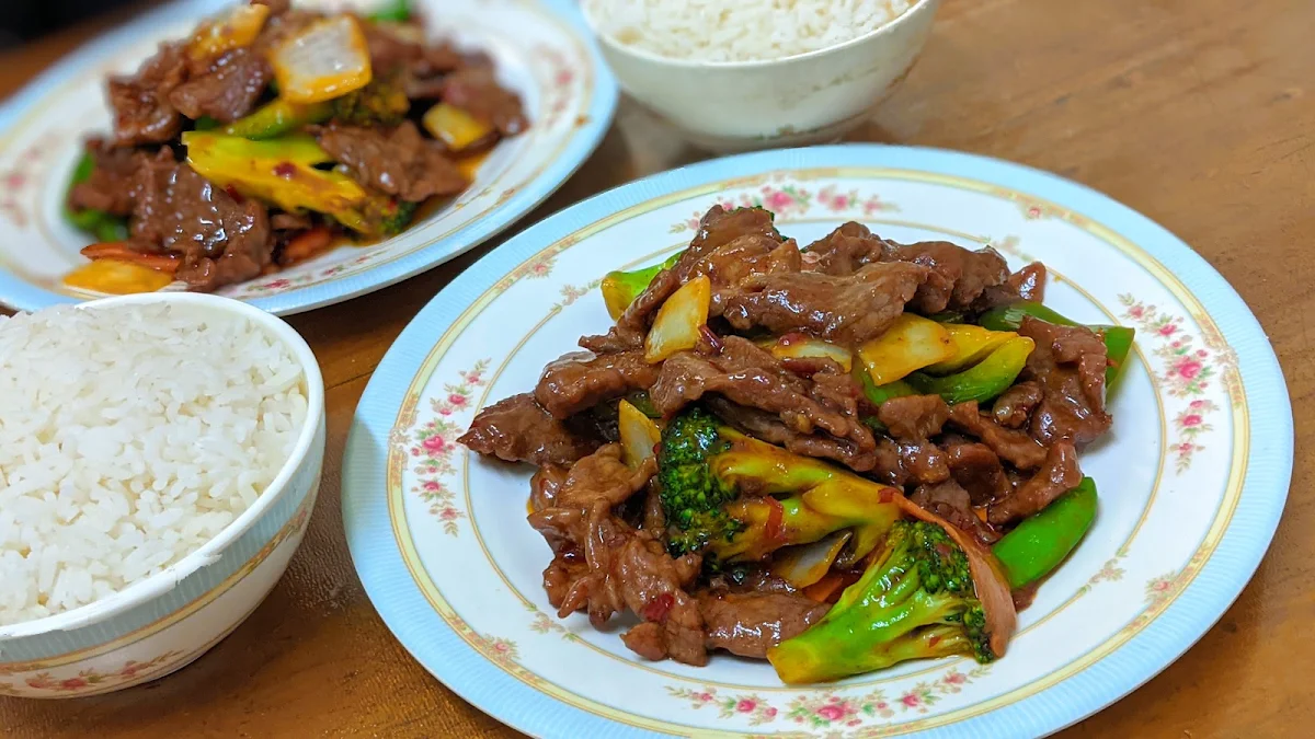 Stir-Fried Beef Brisket, Deli Noodles