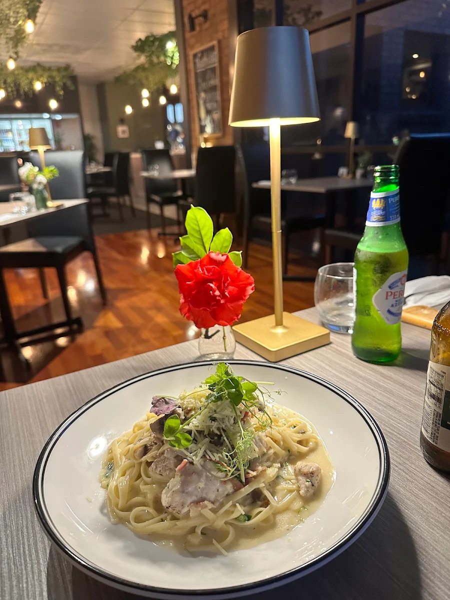 Highlights, Gardens Restaurant