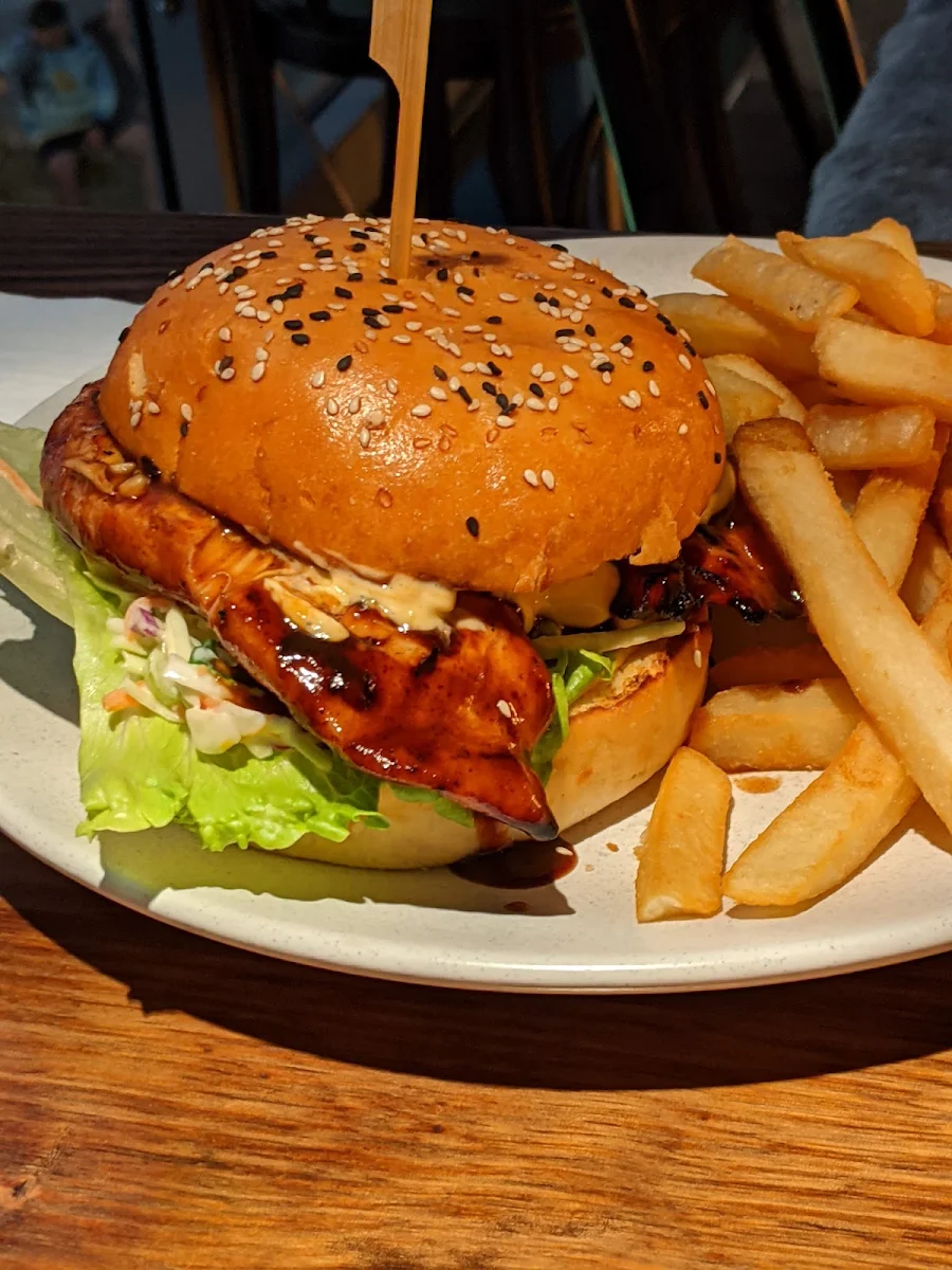 Chicken Burger, Hurricane's Grill & Bar Surfers Paradise