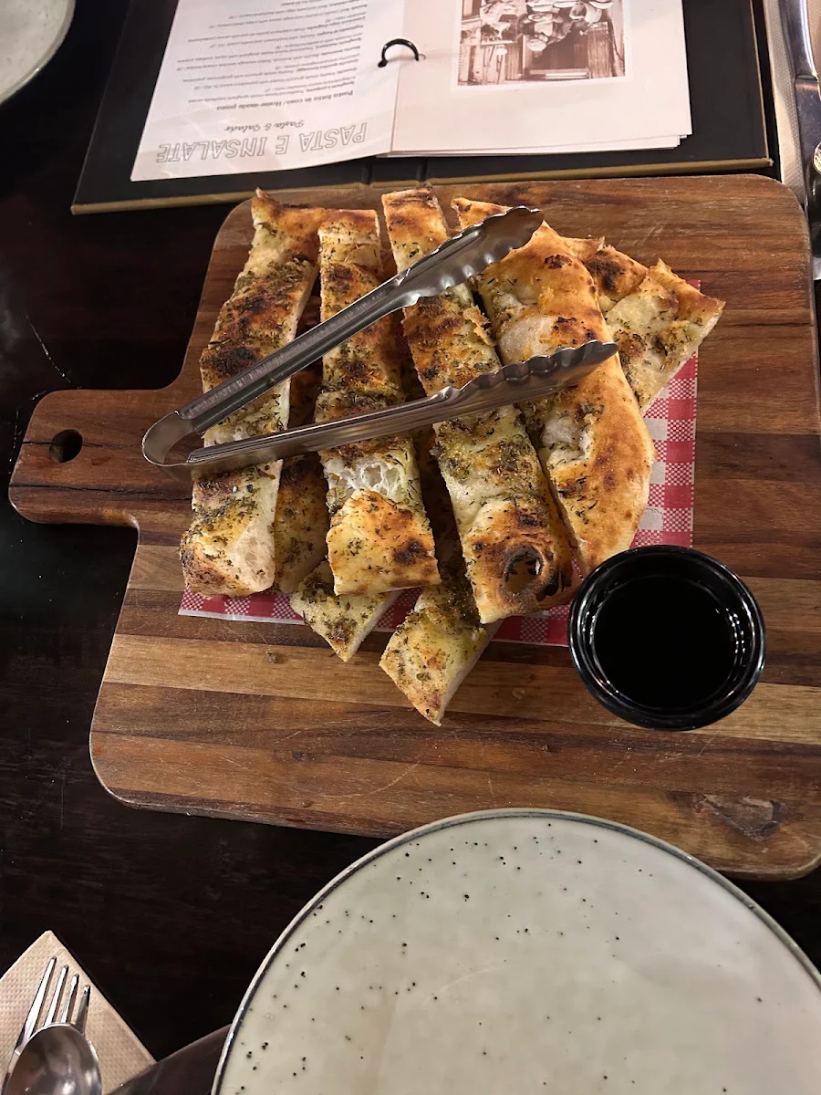 Bread, Locale Mio
