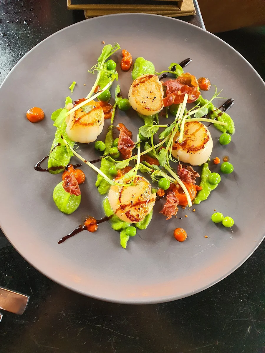 Scallops, Locale Mio