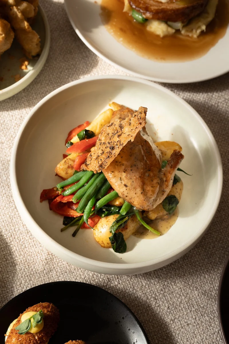 Highlights, Shoreline Hotel Cafe Bar & Dining