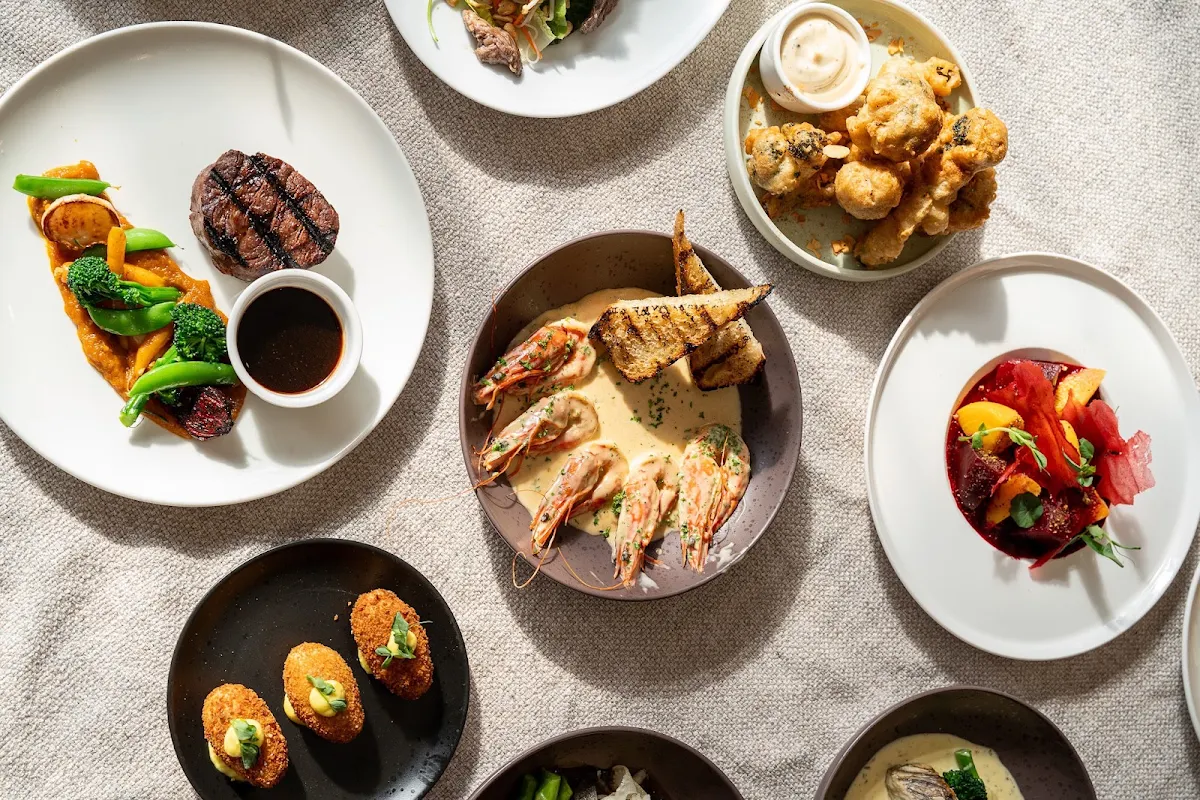Highlights, Shoreline Hotel Cafe Bar & Dining