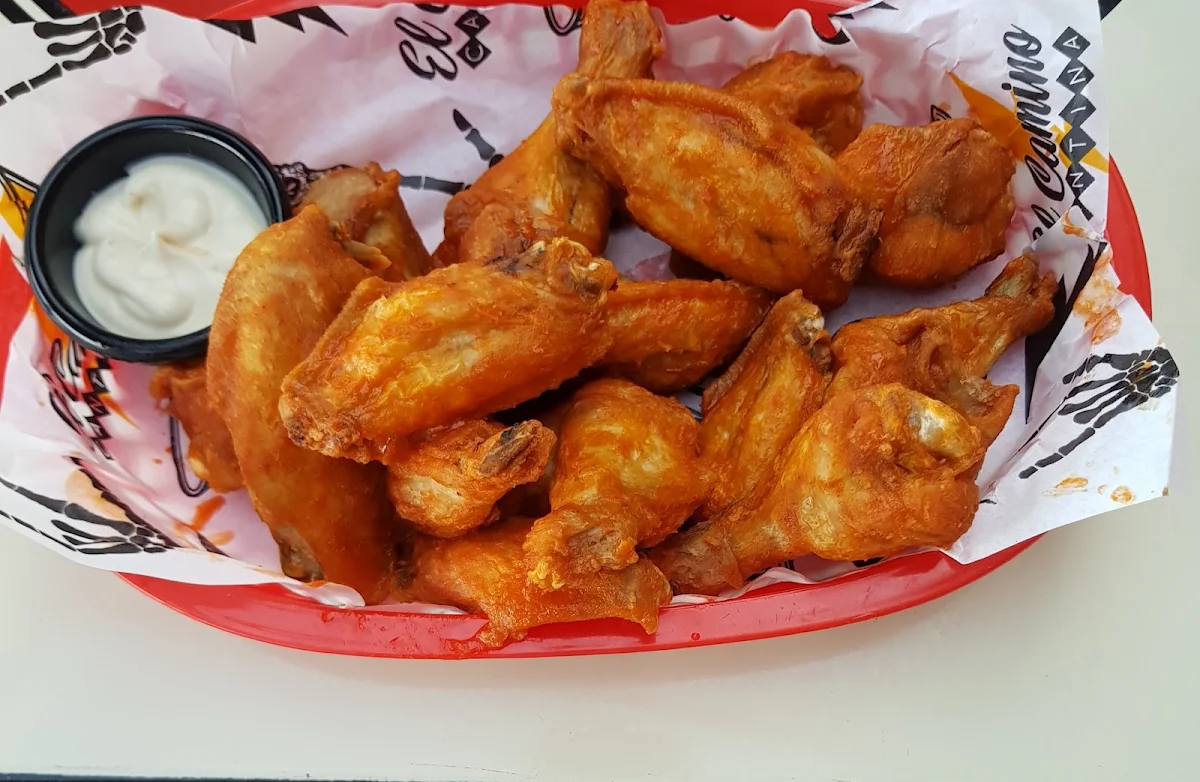 Chicken Wings, El Camino Cantina