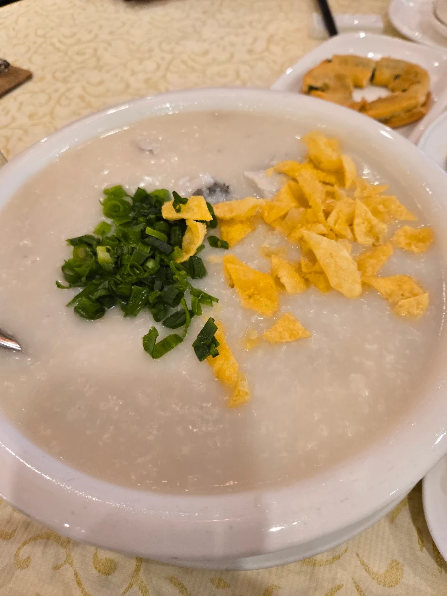Fee Range Chicken Congee, Sisters of Pearl