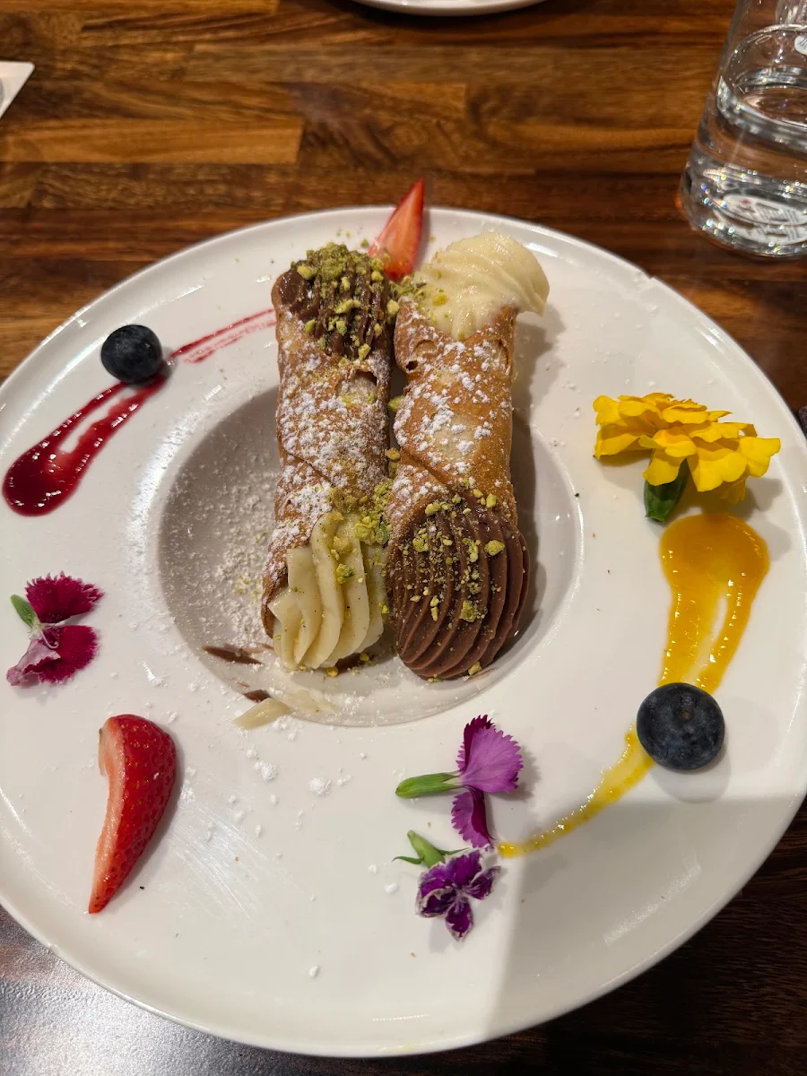 Cannoli, Emilio’s Ristorante The Junction