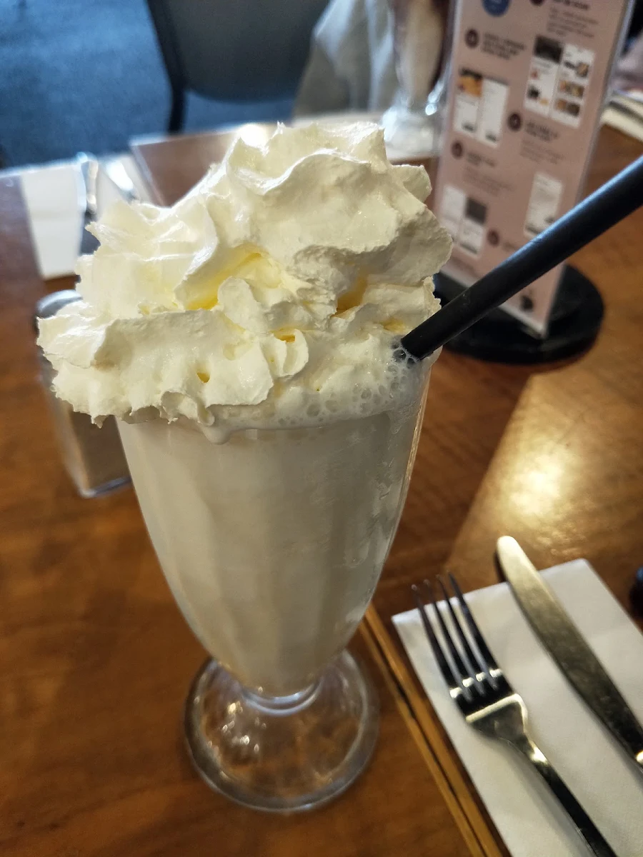 Milkshake, Sandown Park Hotel