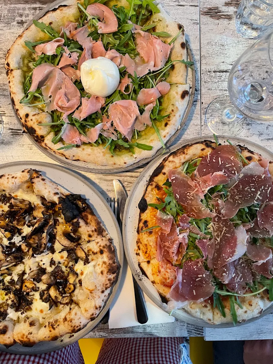 Highlights, Sorrento Pizzeria Empire Bay