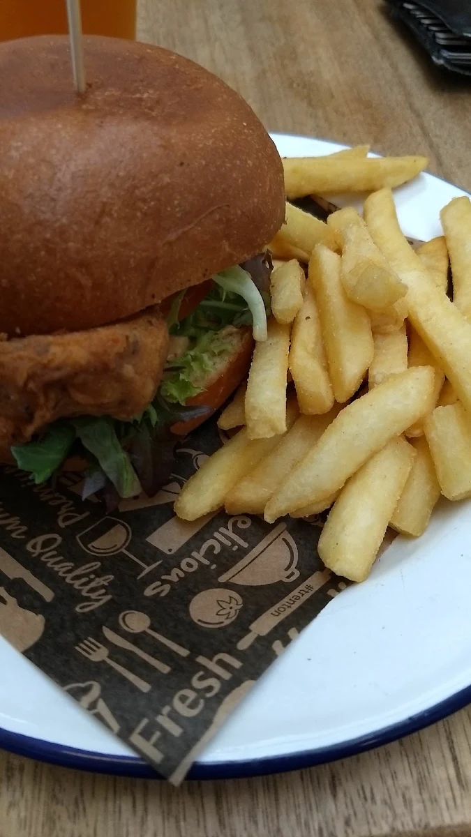 Crispy Chicken Burger, Limerick Arms Hotel