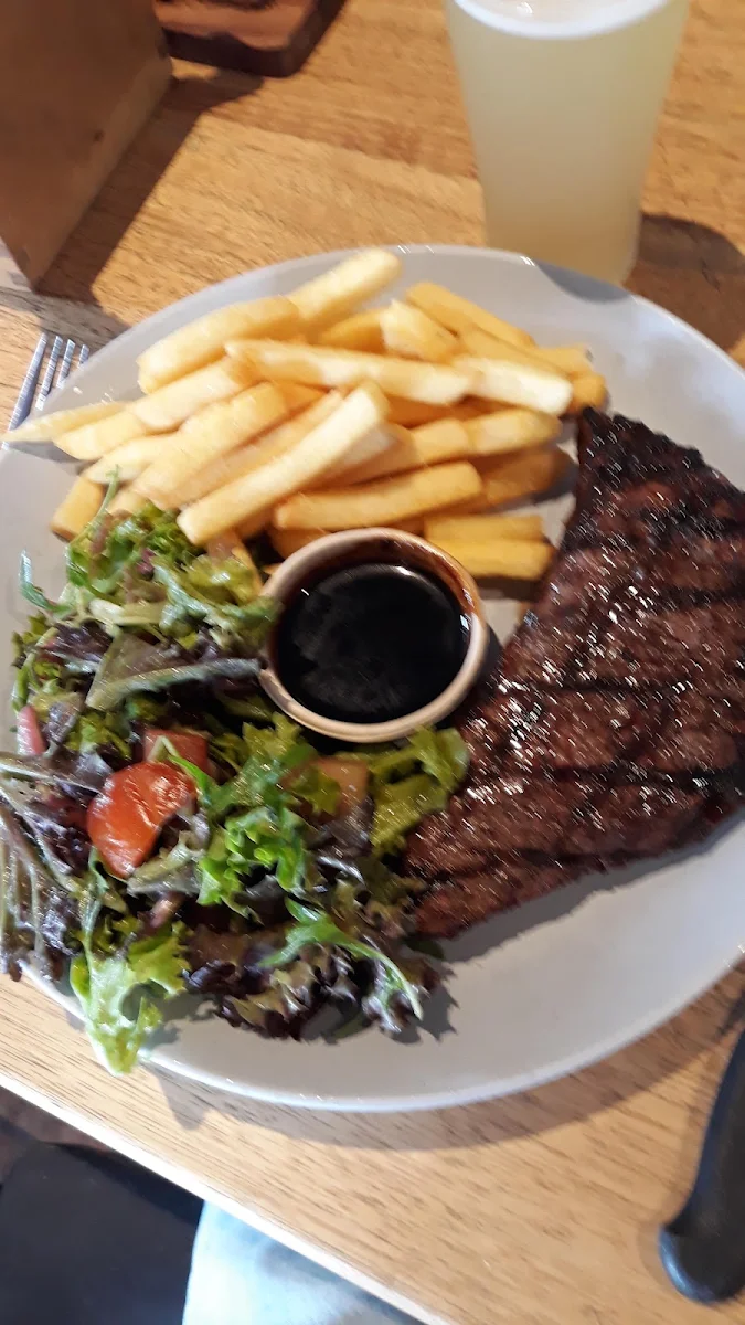 Steak Salad & Chips, Limerick Arms Hotel
