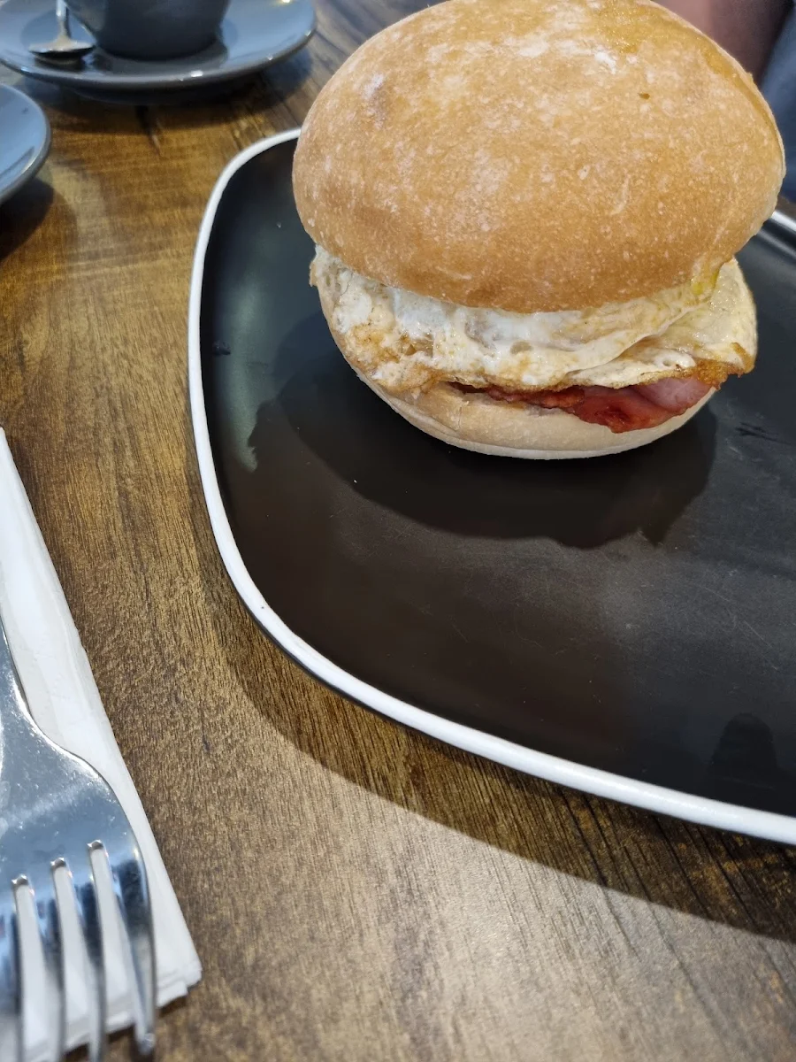Bacon & Eggs Roll, Tourist Cafe
