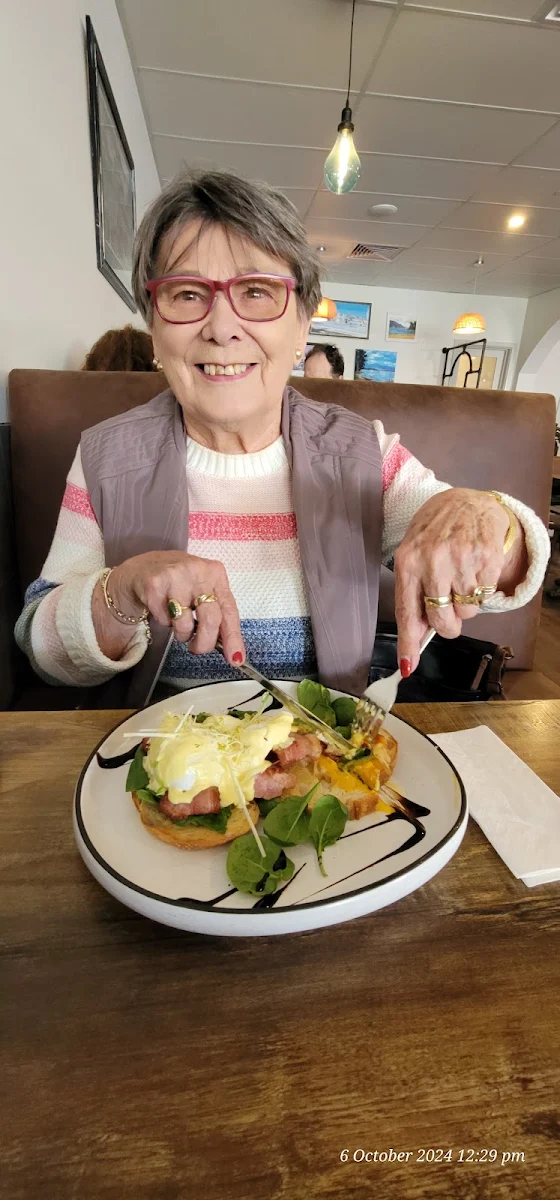 Eggs Benedict, Tourist Cafe