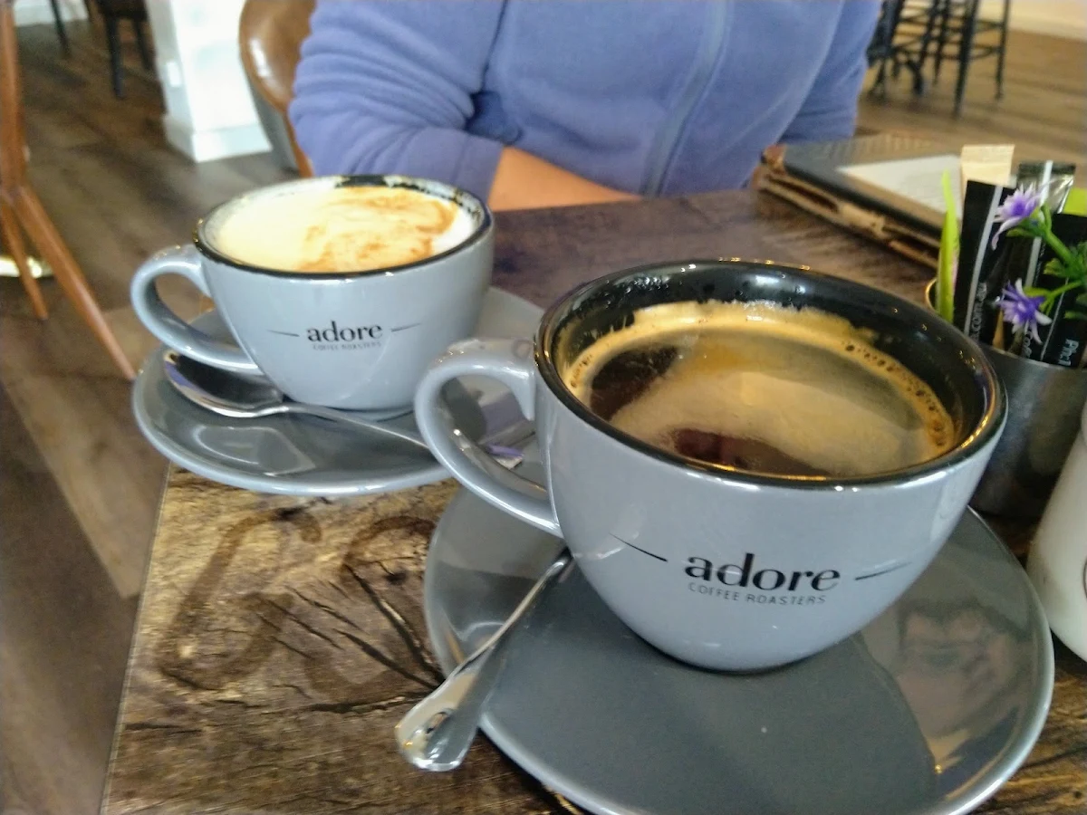 Long Black, Tourist Cafe