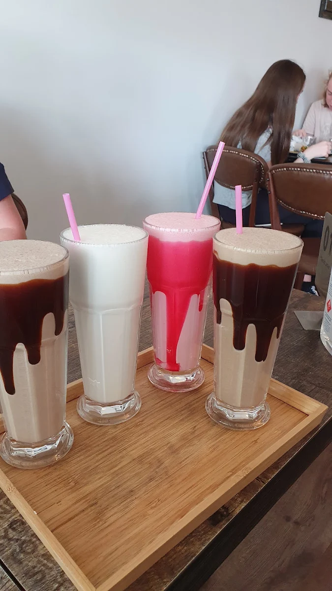 Milkshakes, Tourist Cafe