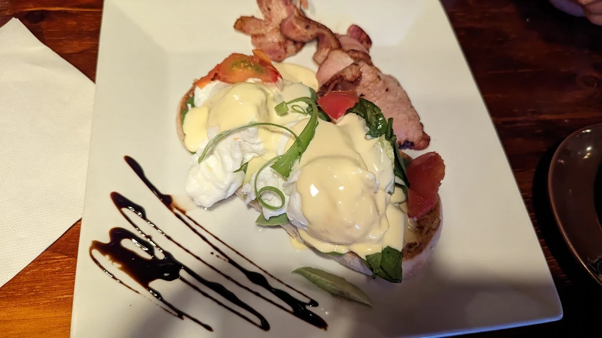Eggs Benedict, Lou's Cafe Restaurant