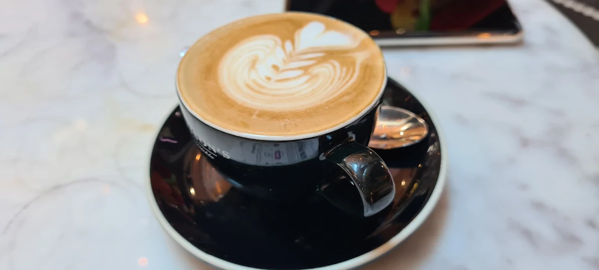 Flat White, Pattison’s Patisserie
