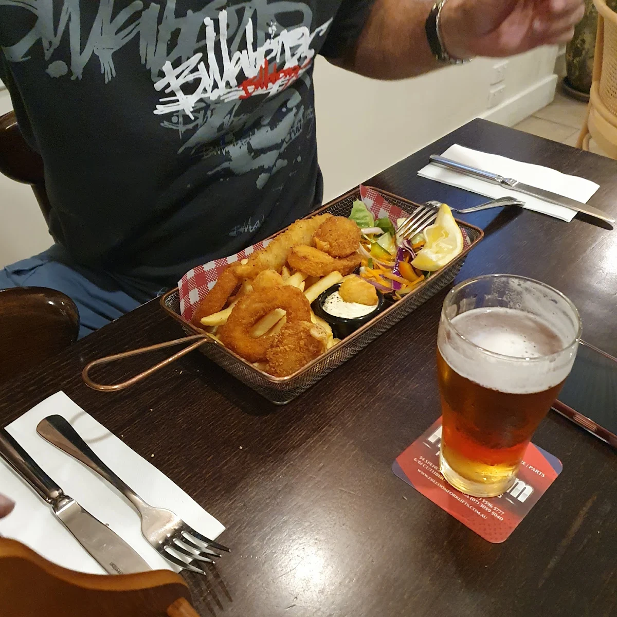 Fish Platter, Commercial Hotel