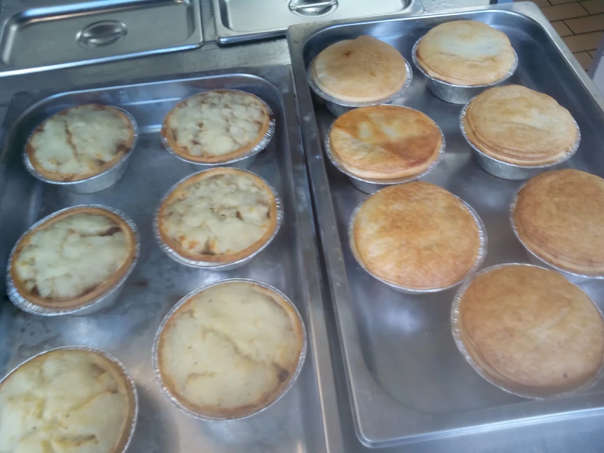 Pies, Commercial Hotel