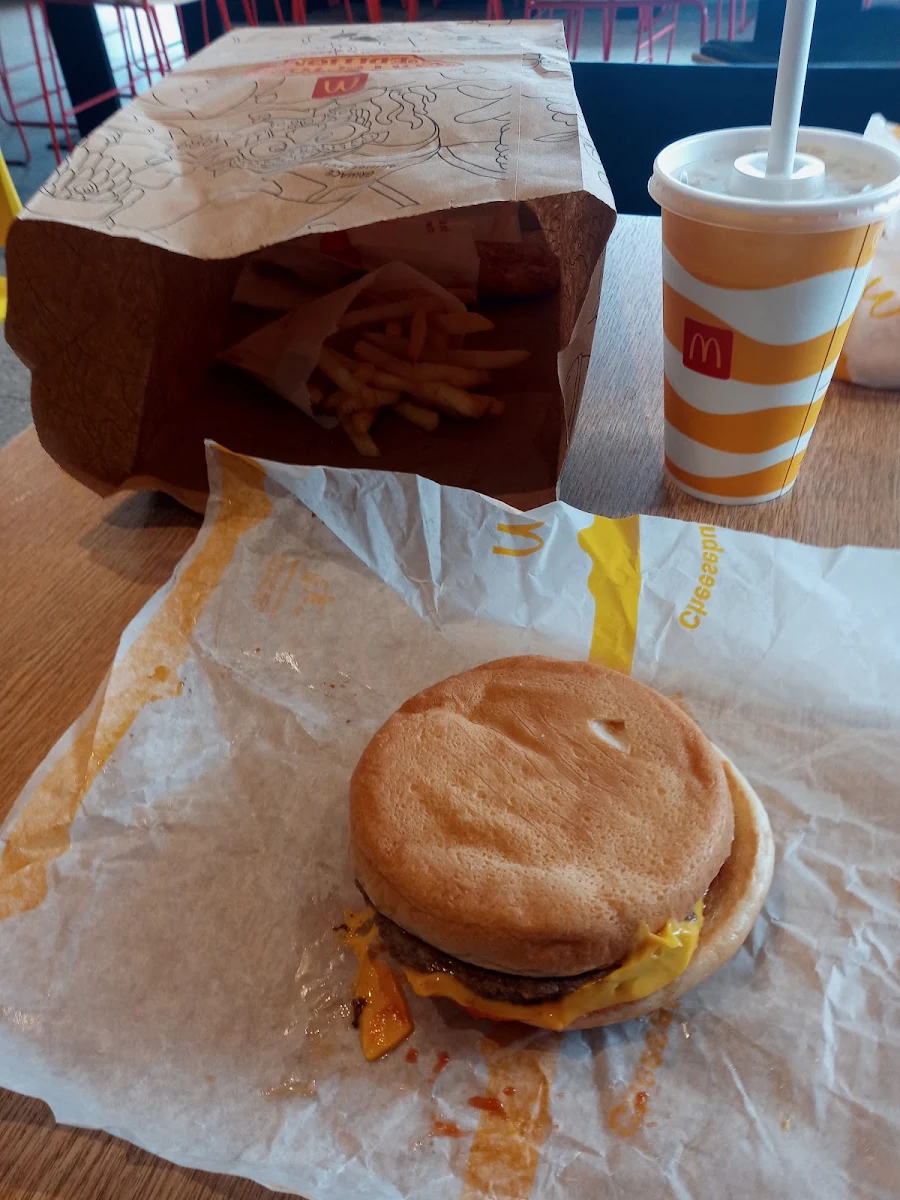 Cheeseburger, McDonald's Colmslie Business Park