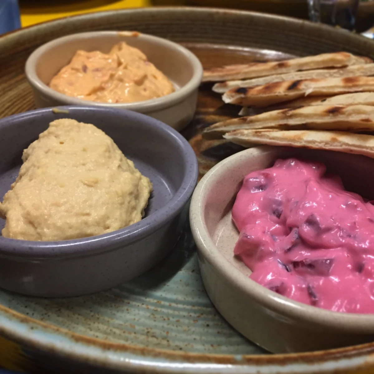 Flat Bread and Dips, Podilato