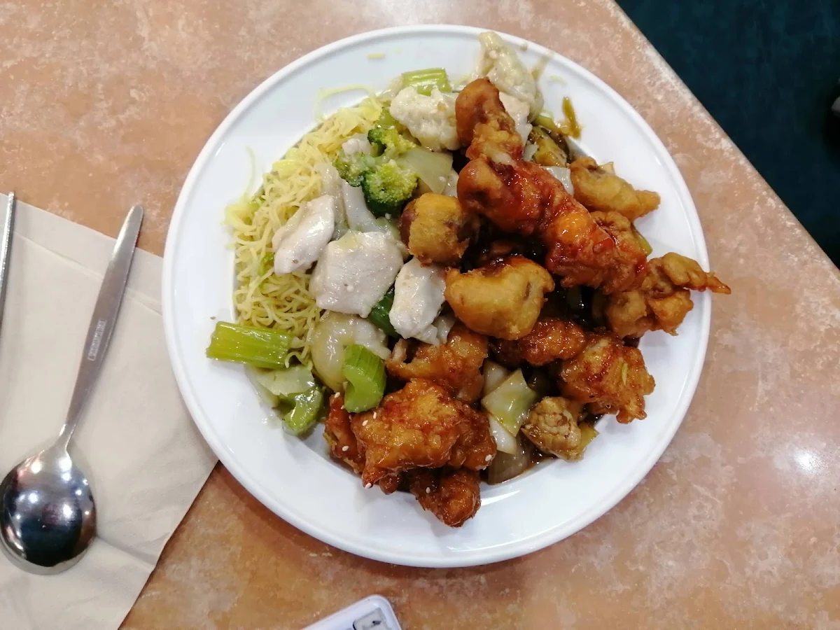 Fried Combination, Morty's Food Court