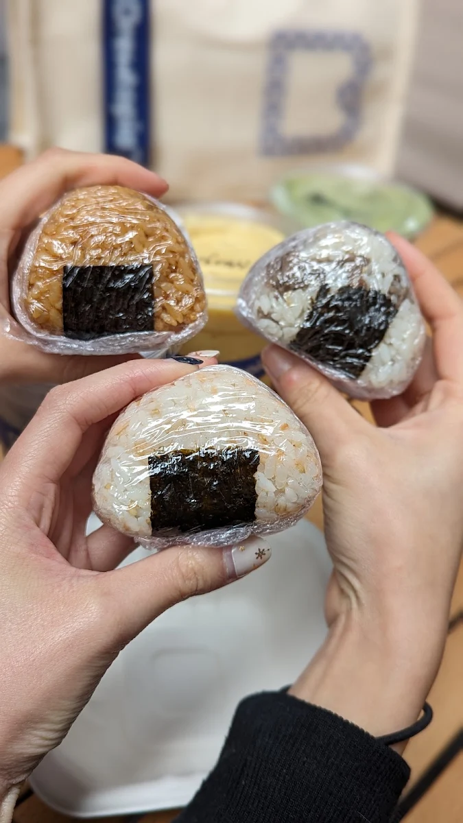 Onigiri, Brewtopia plus cafe