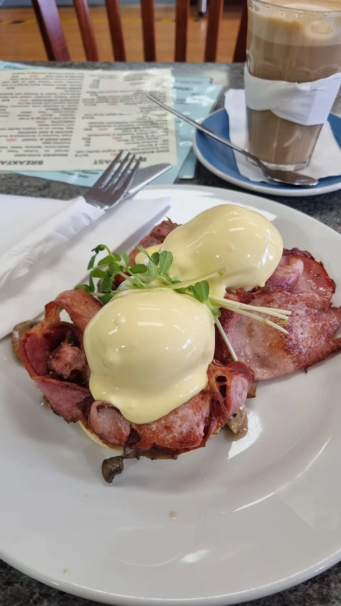 Eggs Benedict, CAFFIENDS in the mall