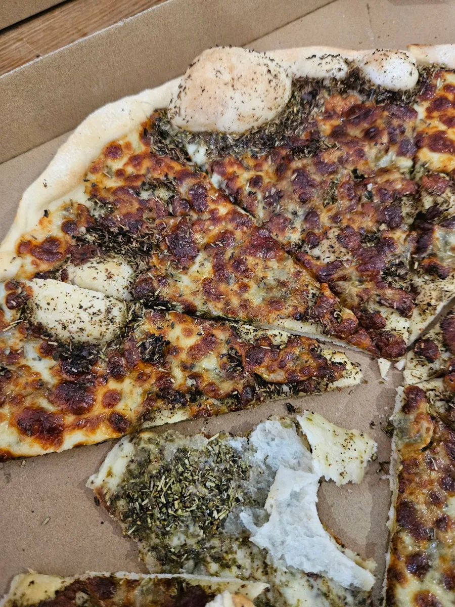 Highlights, Chizzos Pizzeria