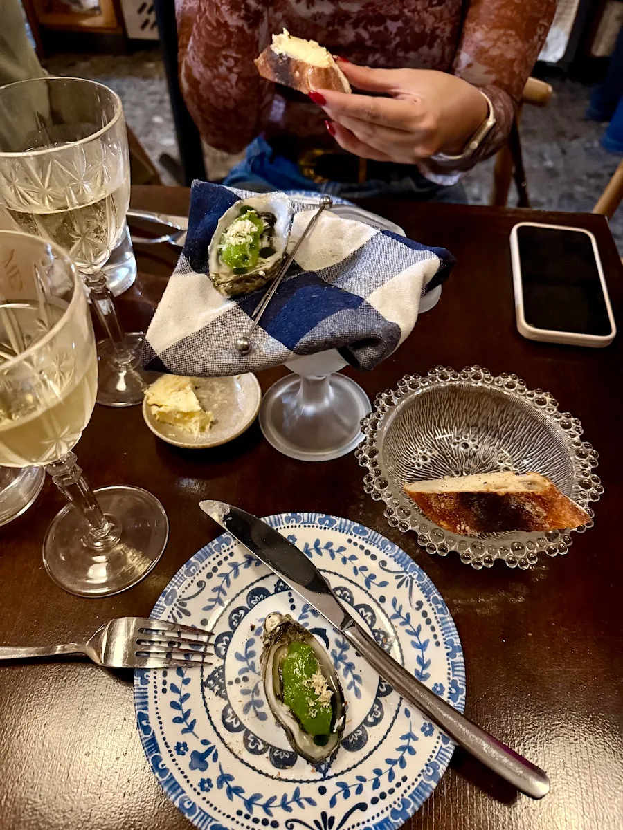 Highlights, Tiny Bar