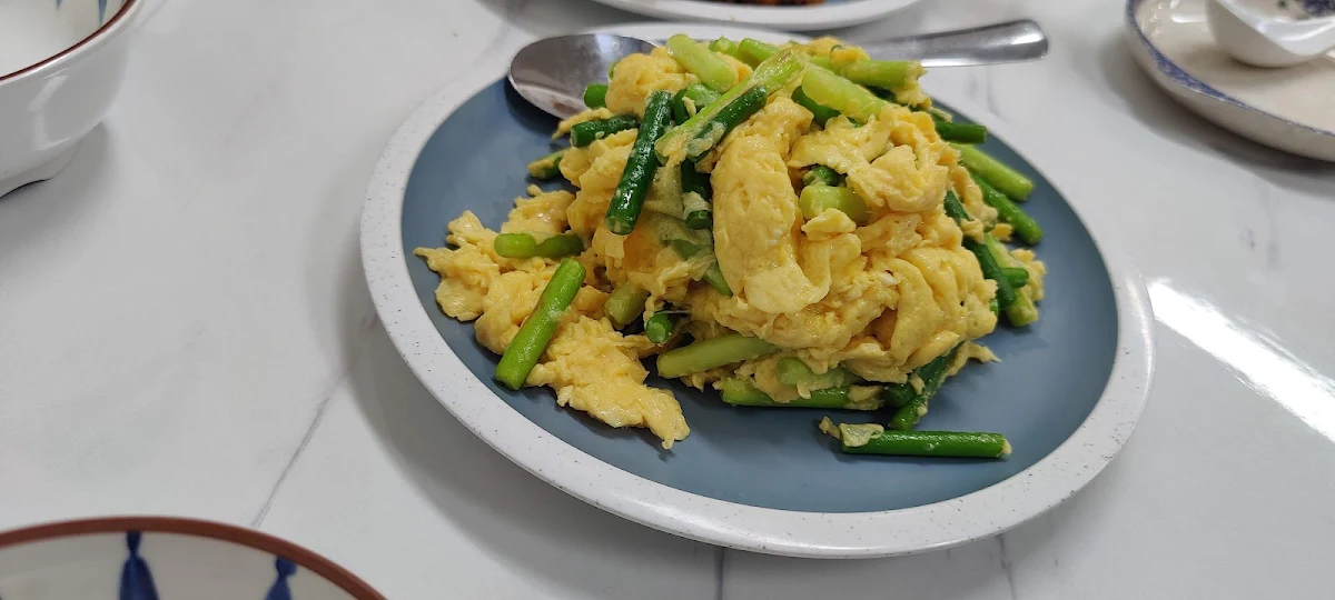 Scrambled Eggs with Garlic Shoots