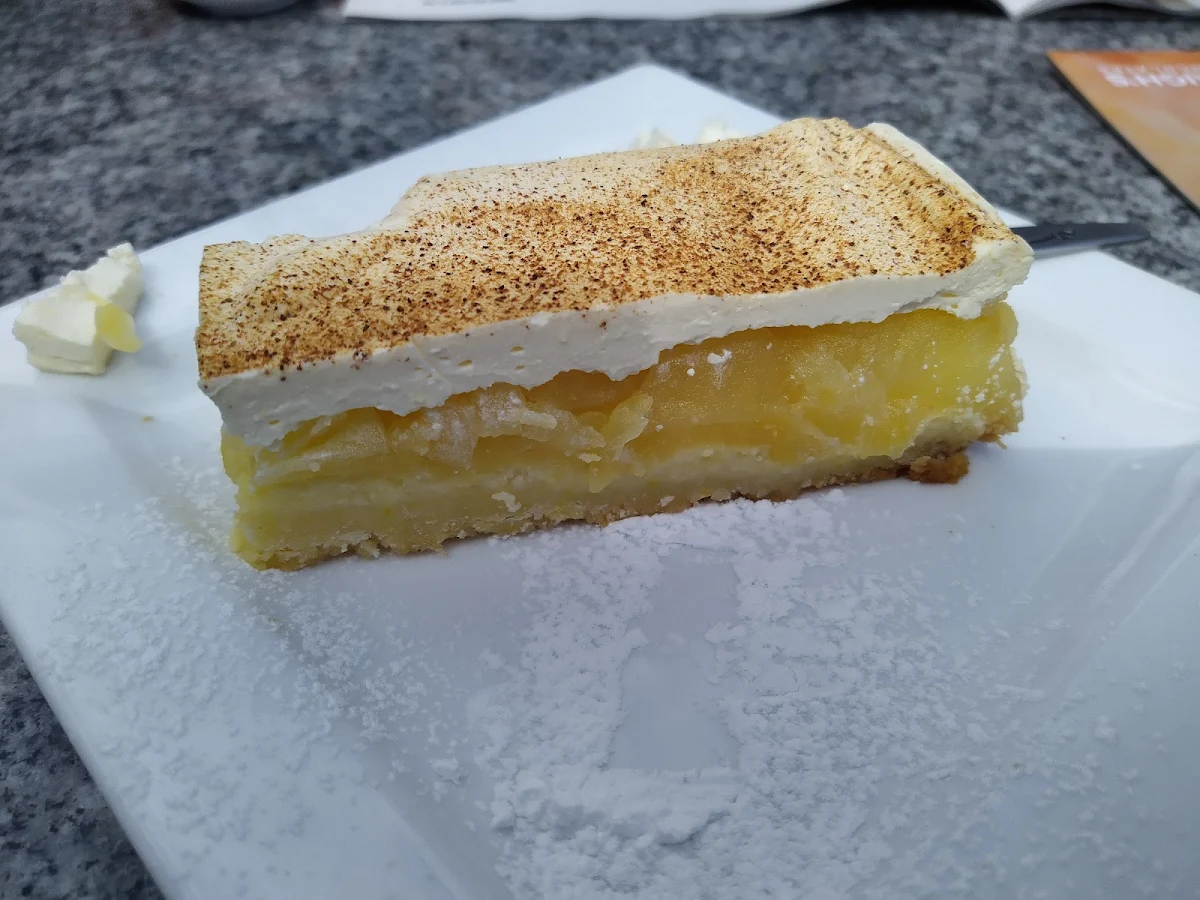 Apple Slice, Daughters at Hall