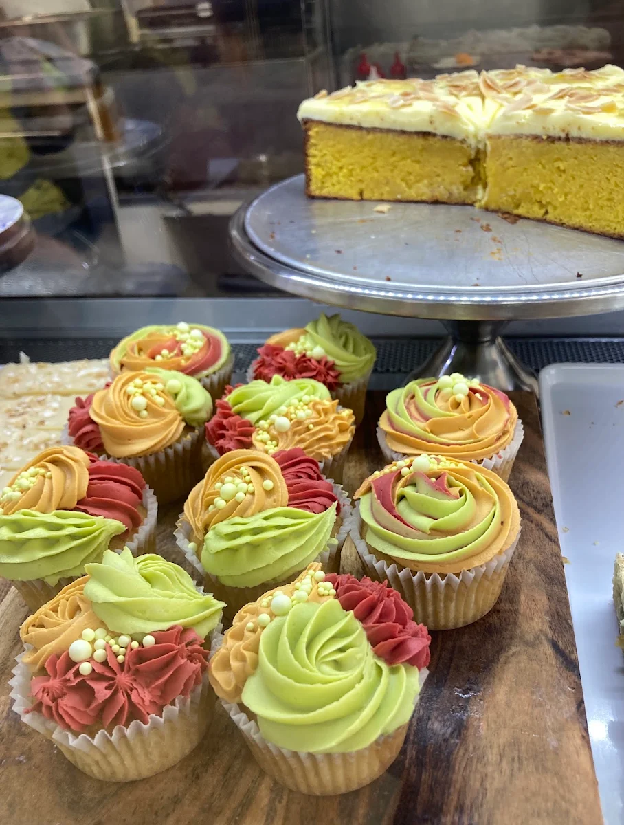 Cupcakes, Daughters at Hall