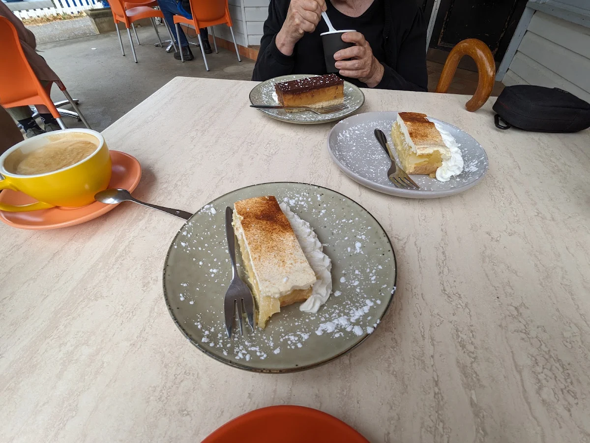 Vanilla Slice, Daughters at Hall