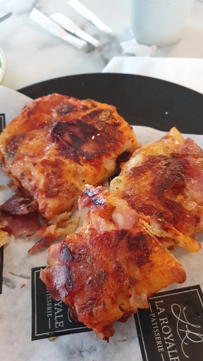 Pizzetta Prosciutto, La Royale Patisserie
