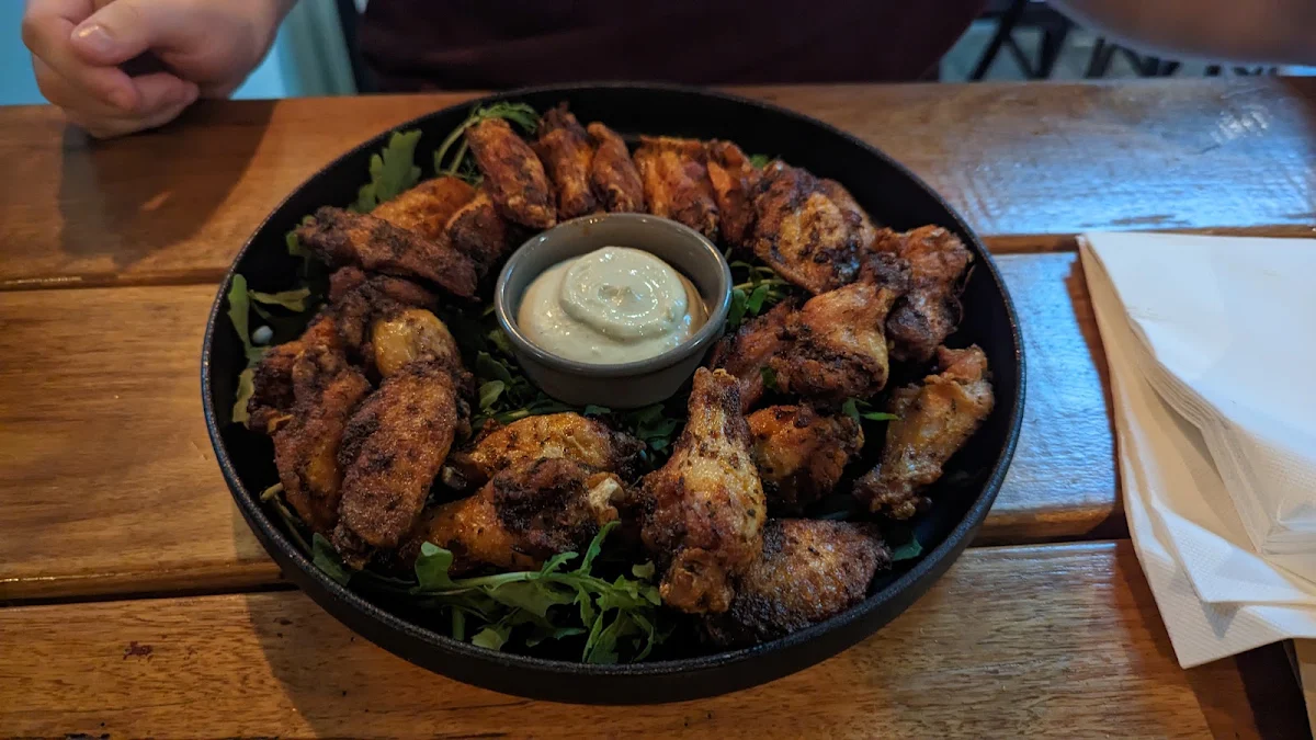 12 Wings, Birdy Bar