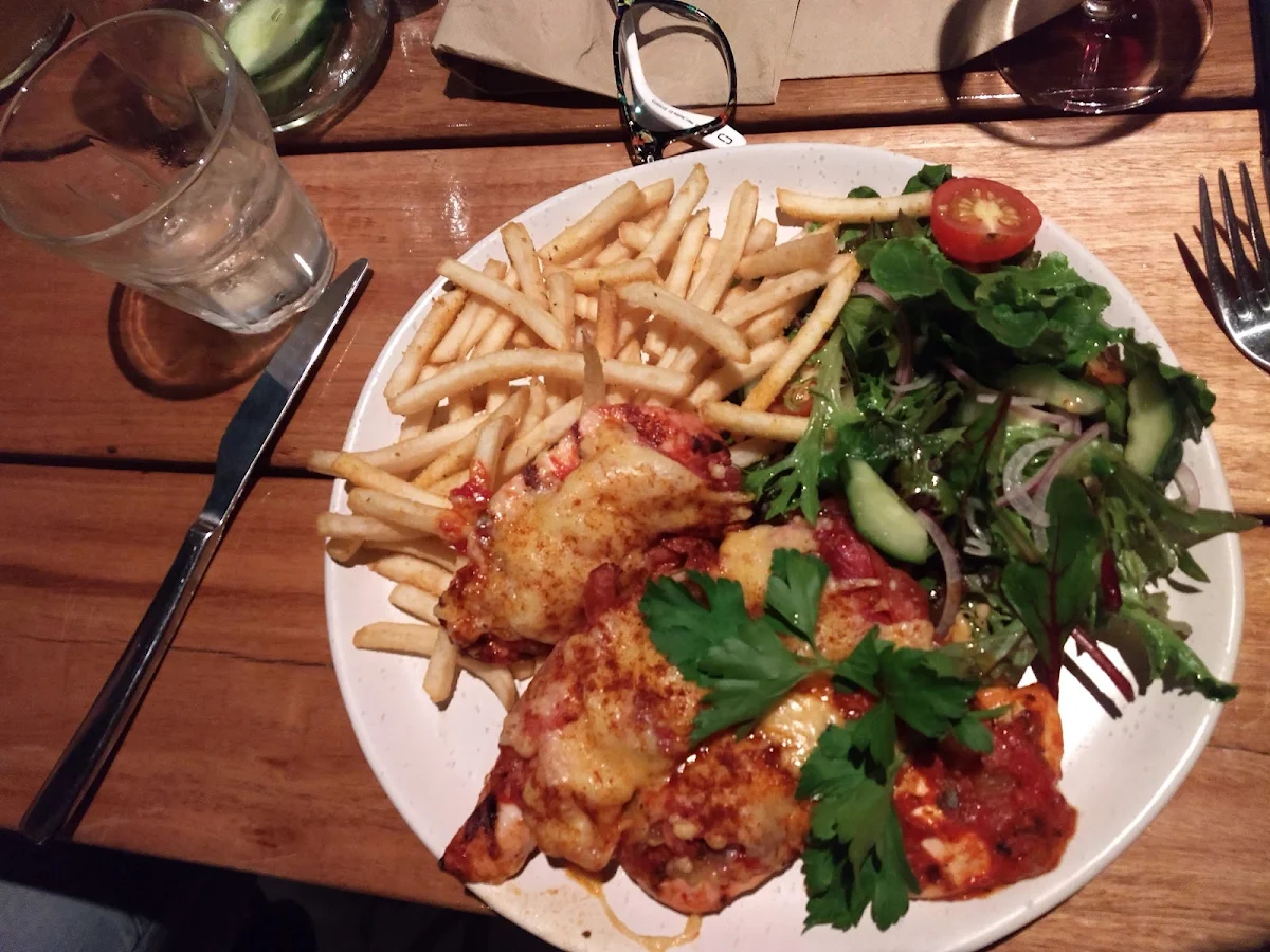 Cannilloni w Salad and Chips, Birdy Bar