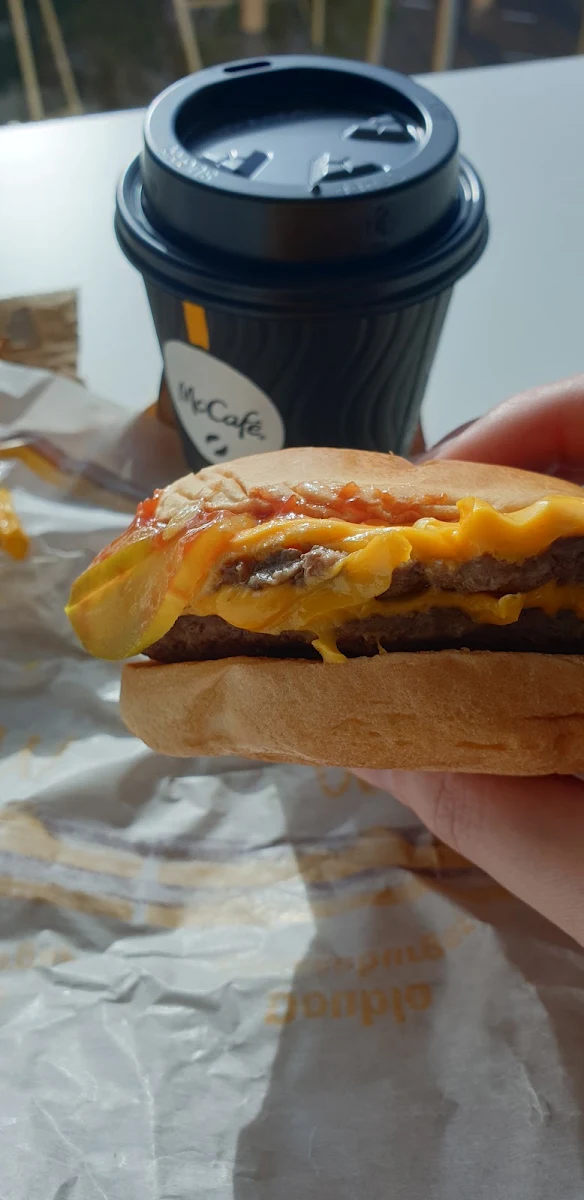 Double Cheeseburger, McDonald's Rhodes