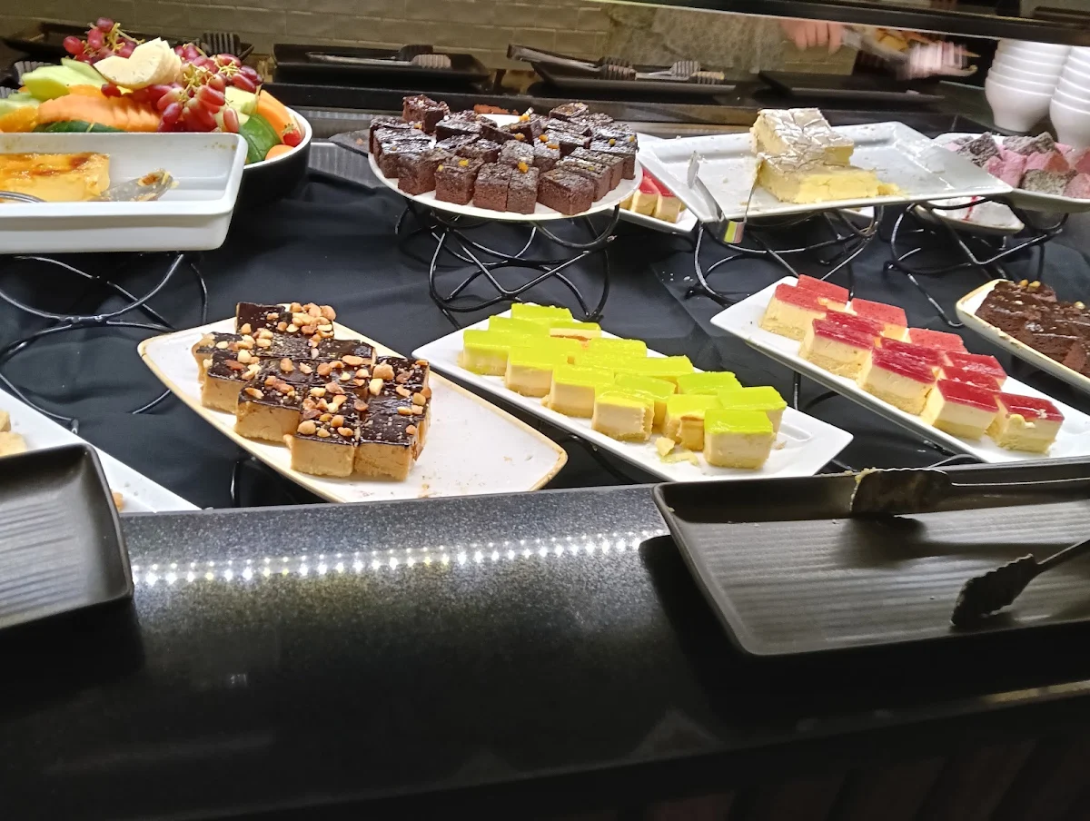 Highlights, Horizon Sky Dining
