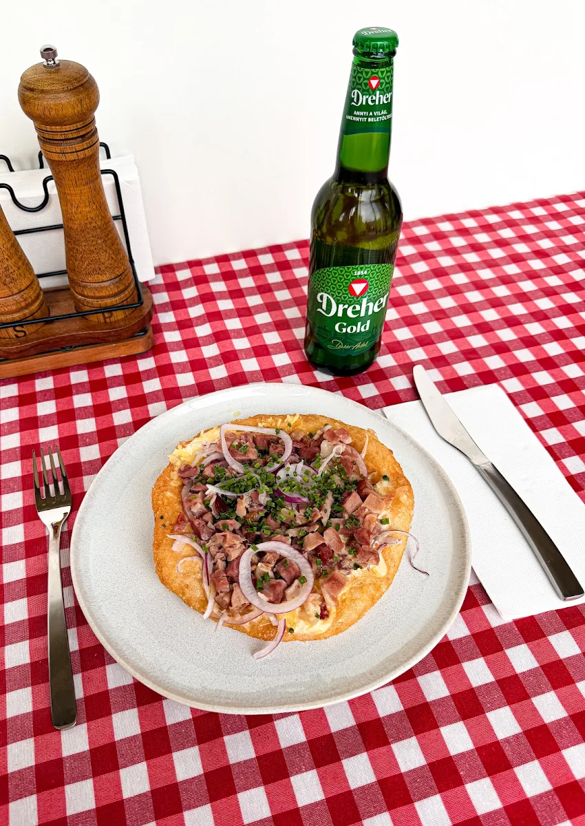 Highlights, Hungaria Café