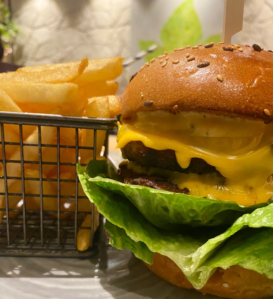 Double Beef Burger, Giorgios Restaurant