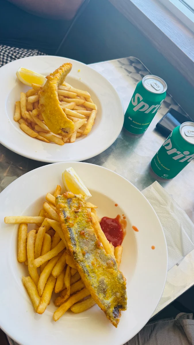 Blue Grenadier & Chips, Lemontree Cafe and Takeaway