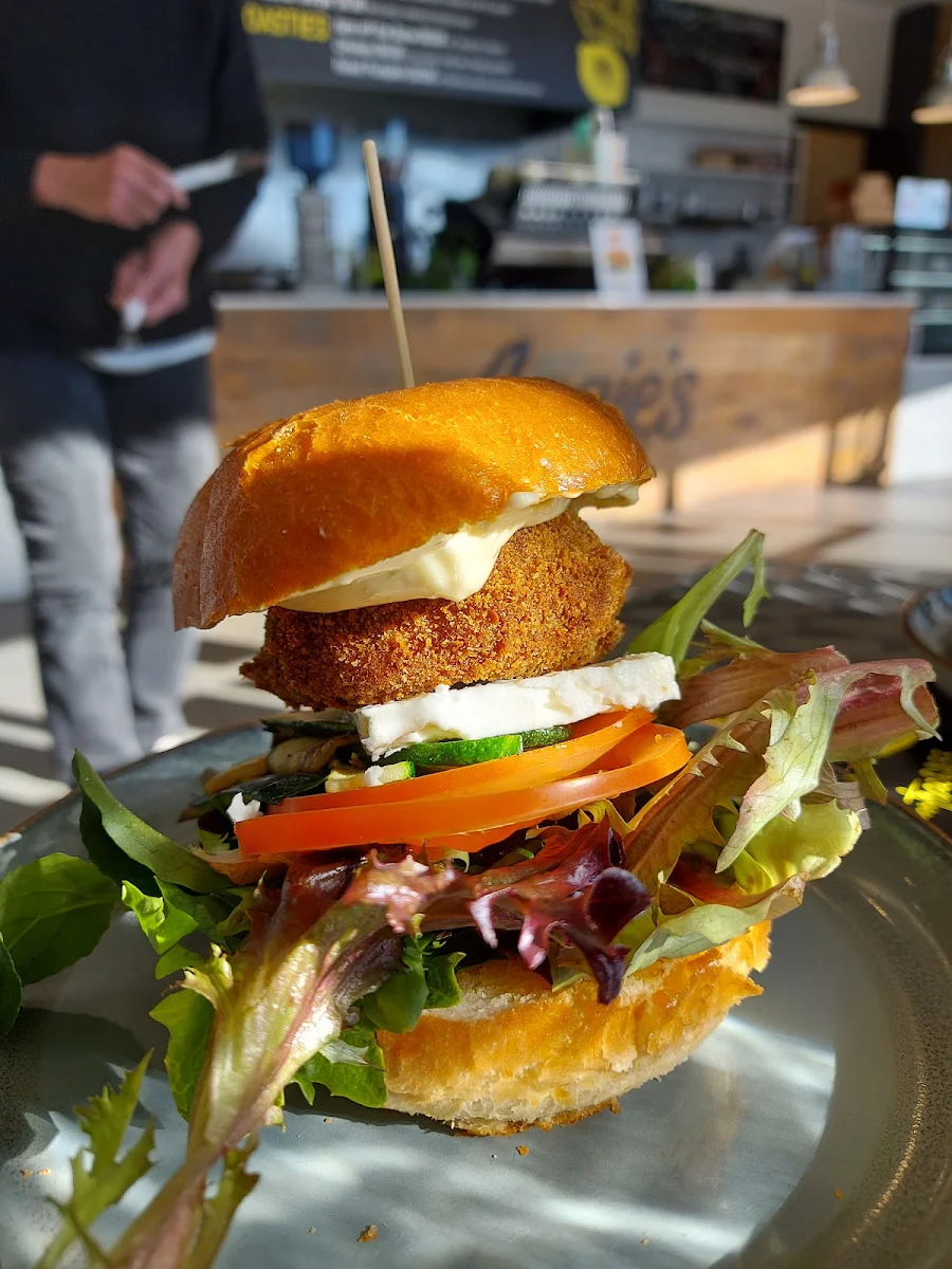 Highlights, Lemontree Cafe and Takeaway
