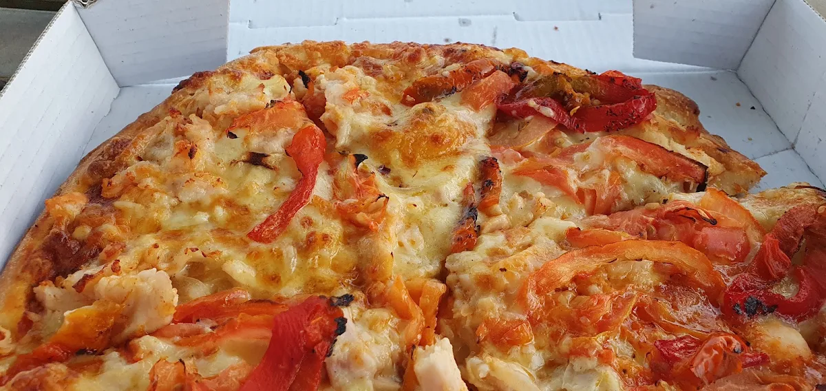 Tunisian Chicken Pizza