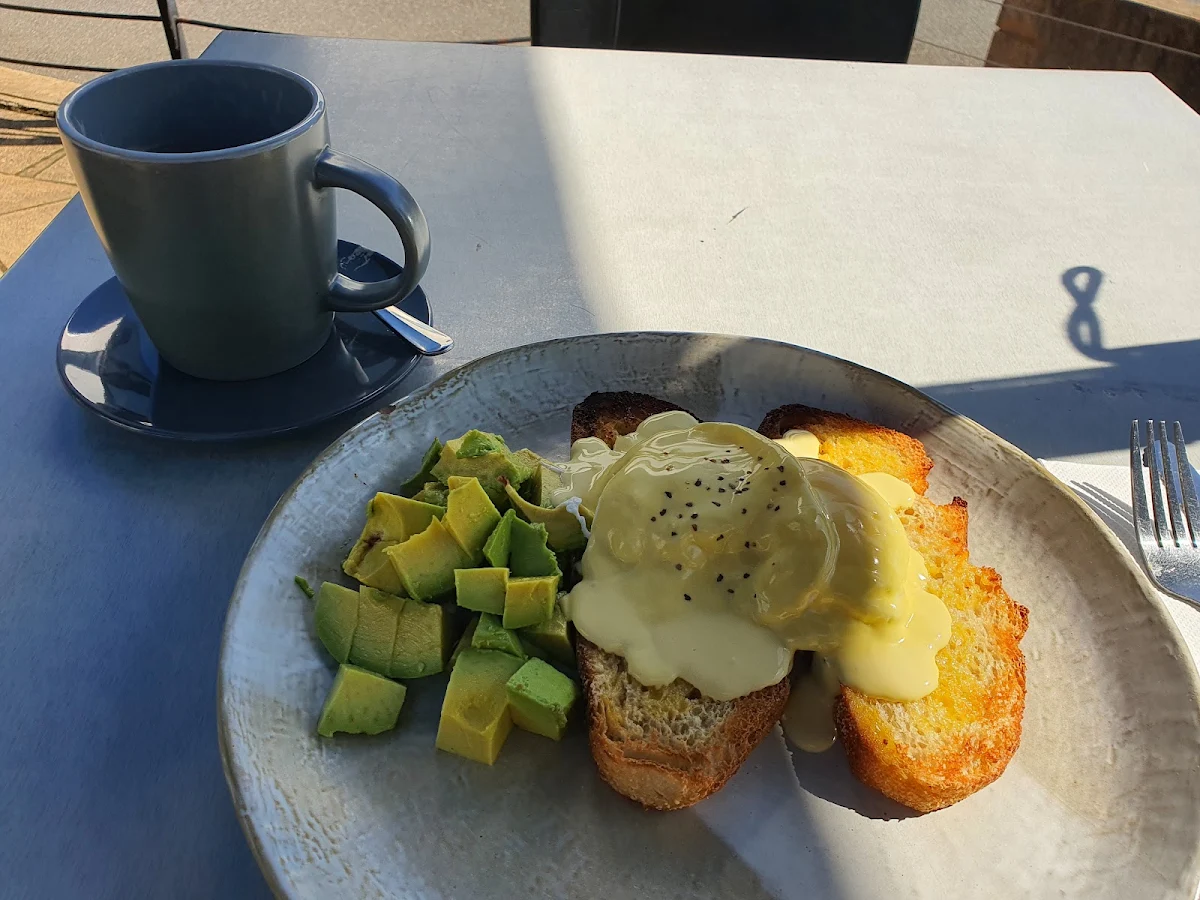 Egg Benedict, Uppa Level Cafe