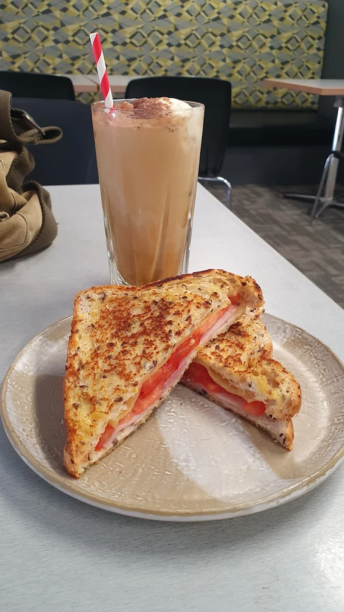Highlights, Uppa Level Cafe